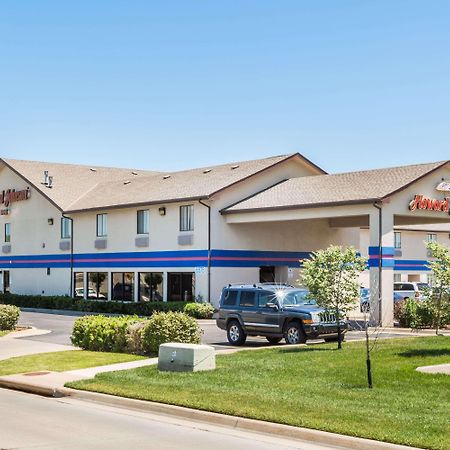 Howard Johnson By Wyndham Wichita Airport Exterior foto