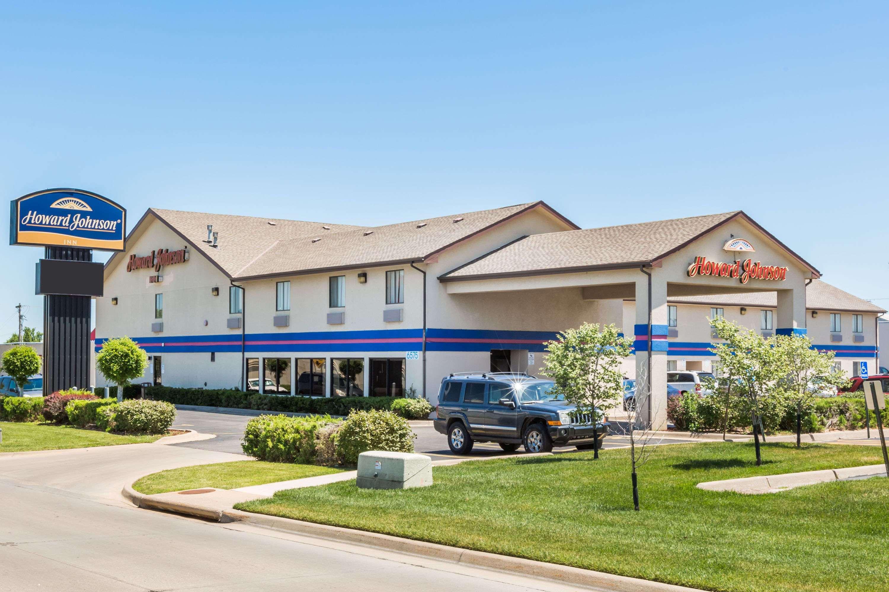 Howard Johnson By Wyndham Wichita Airport Exterior foto