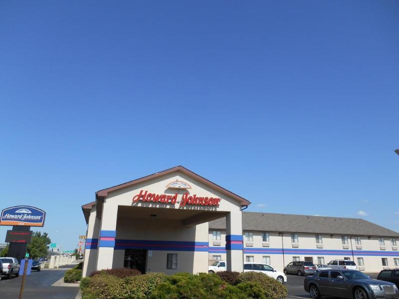 Howard Johnson By Wyndham Wichita Airport Exterior foto