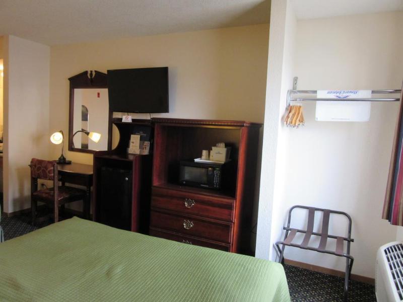 Howard Johnson By Wyndham Wichita Airport Exterior foto